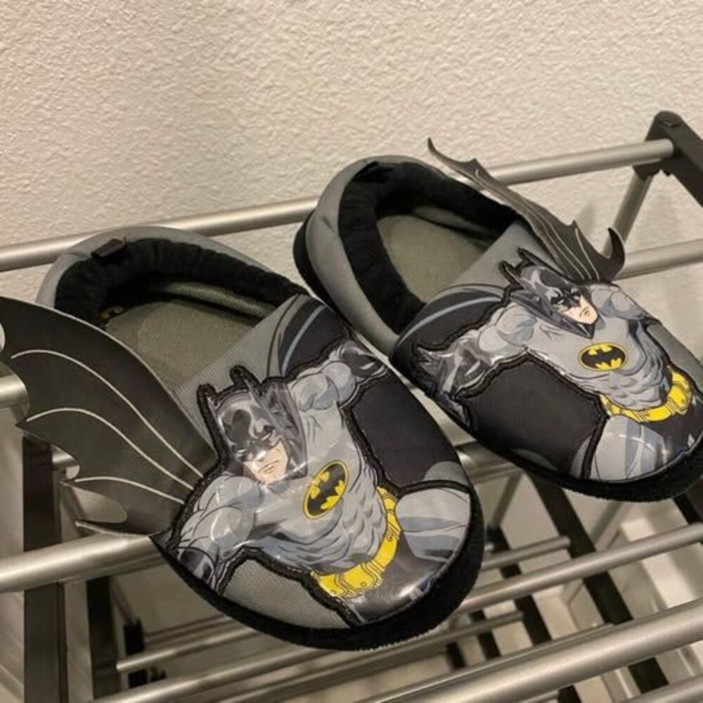 Batman boys slipper shoes size 11-12